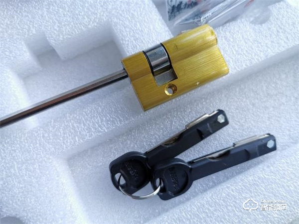 用了指紋鎖，才知道出門多便捷！希箭C1智能門鎖測評