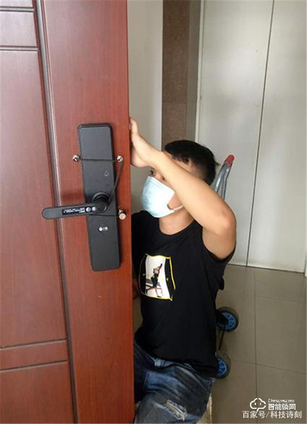 小愛同學開門，從此不帶鑰匙、性價比之王！小益E206MI智能鎖測評