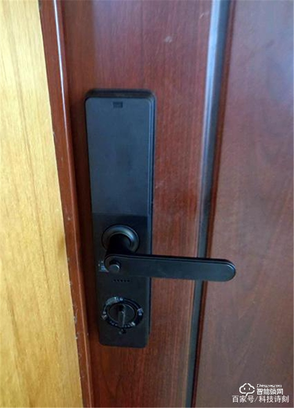 小愛同學開門，從此不帶鑰匙、性價比之王！小益E206MI智能鎖測評