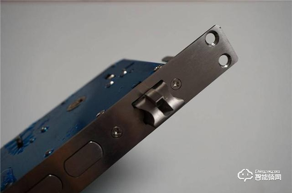 害怕半夜被開門？讓集貓眼、指紋鎖于一身的小嘀Q3M守護你的安全