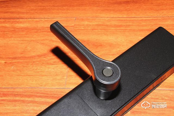 大氣精致+安全可靠+功能豐富+操作便捷=德施曼T91P智能鎖