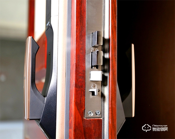 真“帝王”范兒，三星智能鎖SHP-DP609評(píng)測(cè)：推拉上手無(wú)門(mén)檻