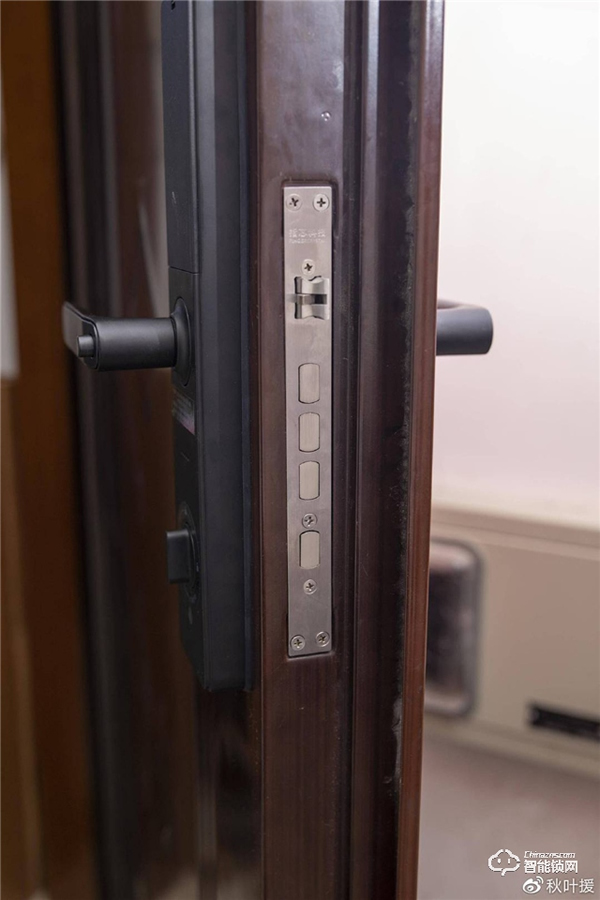 最好的鑰匙就是你的指紋，小益E206MI智能鎖讓你忘記鑰匙