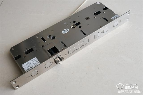 德施曼V8智能門鎖,以專業(yè)之名去守護(hù)我的家門 德施曼V8智能門鎖,以專業(yè)之名去守護(hù)我的家門