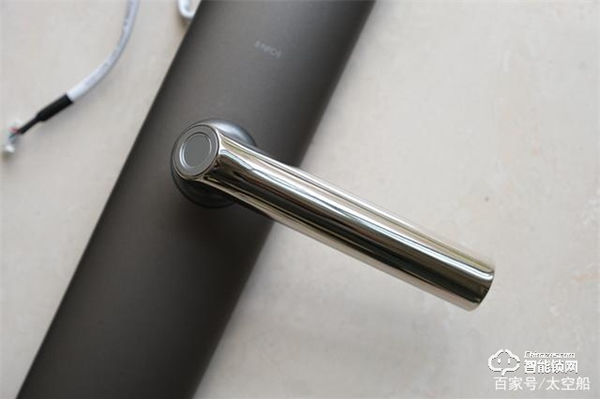 德施曼V8智能門鎖,以專業(yè)之名去守護(hù)我的家門 德施曼V8智能門鎖,以專業(yè)之名去守護(hù)我的家門