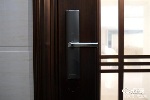 德施曼V8智能門鎖,以專業(yè)之名去守護(hù)我的家門 德施曼V8智能門鎖,以專業(yè)之名去守護(hù)我的家門