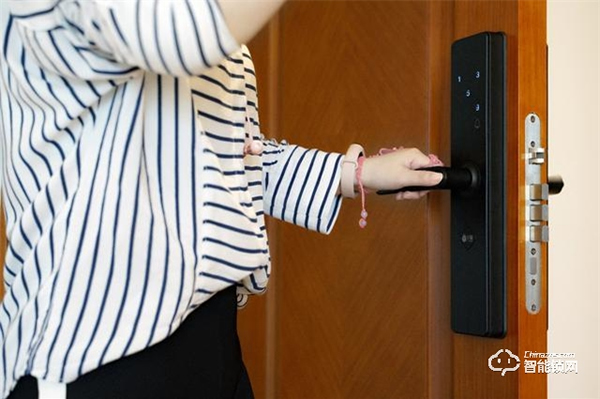 百元智能門鎖初體驗-小益E206米家智能鎖