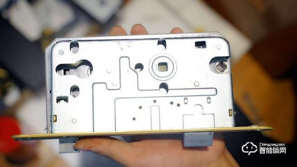 百元智能門鎖初體驗-小益E206米家智能鎖