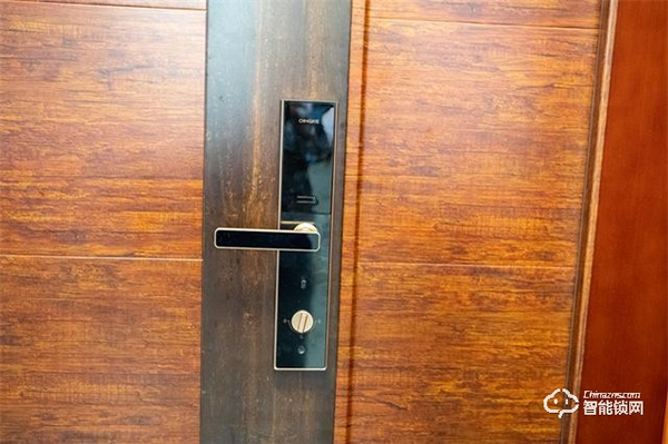 典雅外形下卻有最新科技，華為青稞Q7智能鎖體驗