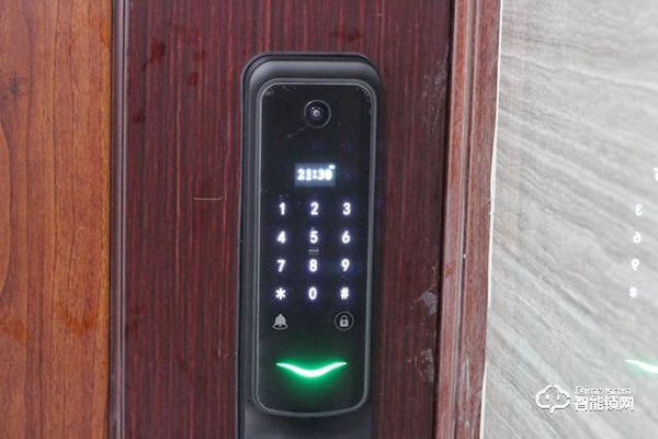 自帶貓眼遠程監控于一體：小益X6智能鎖