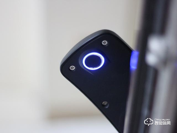 自帶貓眼遠程監控于一體：小益X6智能鎖