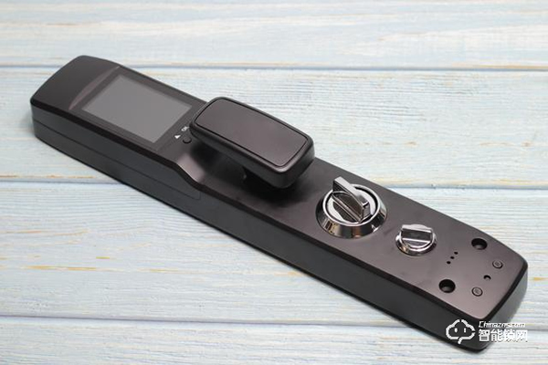 自帶貓眼遠程監控于一體：小益X6智能鎖