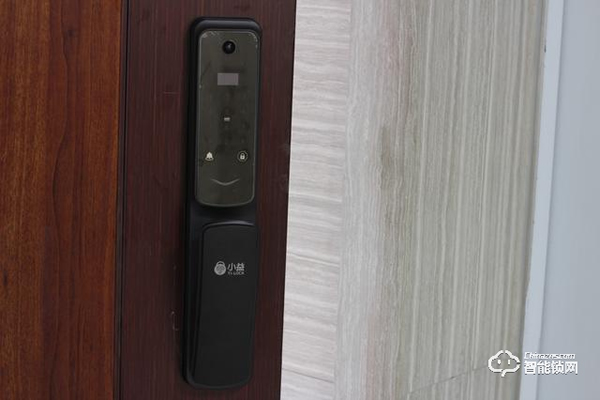 自帶貓眼遠程監控于一體：小益X6智能鎖