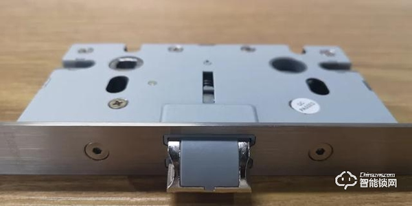 頂固安全門鎖ND100評測：簡而不凡，給家庭多重守護