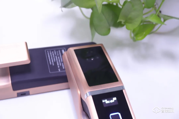 皇家金盾3D人臉識(shí)別全自動(dòng)智能鎖R20D開箱圖賞