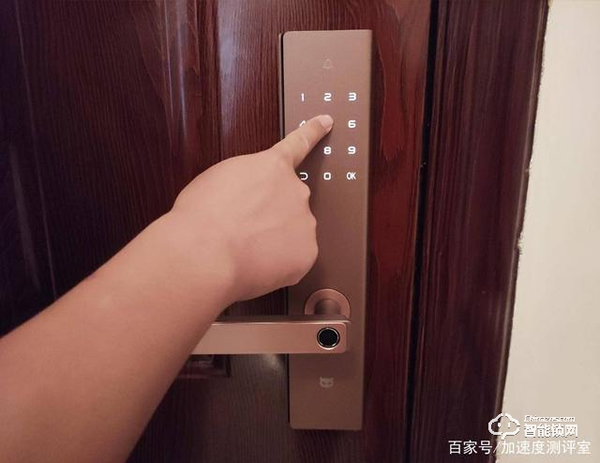 首創行業呼吸燈設計，斑點貓Z3智能指紋鎖實測體驗，顏值擔當者