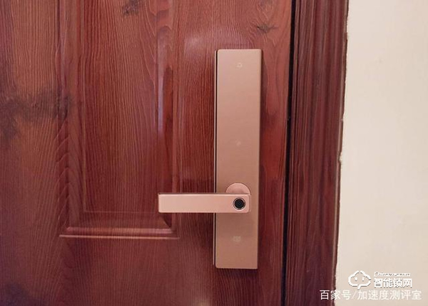 首創行業呼吸燈設計，斑點貓Z3智能指紋鎖實測體驗，顏值擔當者