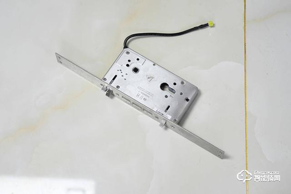 Aqara全自動智能推拉鎖D100,讓我成為全村最靚的仔 Aqara全自動智能推拉鎖D100,讓我成為全村最靚的仔