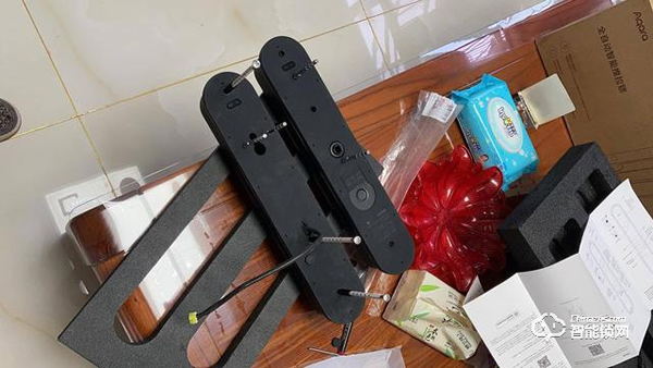 Aqara全自動智能推拉鎖D100，讓我成為全村最靚的仔