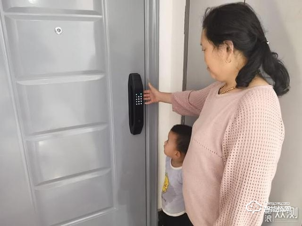 拒絕花里胡哨，德施曼小嘀Q3H智能指紋鎖體驗