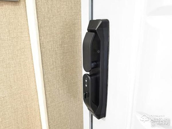 拒絕花里胡哨，德施曼小嘀Q3H智能指紋鎖體驗