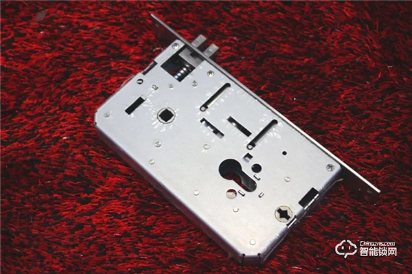 小益E205T指紋鎖，E205全新升級款，讓家更安全開門更便捷