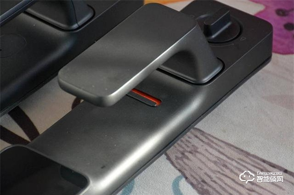 米家推拉式指紋鎖評測：顏值與實力共存，6種開鎖方式全家通用