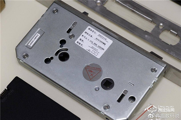 3D人臉識別開門,給家全方位守護:德施曼R8人臉智能鎖體驗 3D人臉識別開門,給家全方位守護:德施曼R8人臉智能鎖體驗