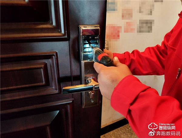 3D人臉識別開門,給家全方位守護:德施曼R8人臉智能鎖體驗 3D人臉識別開門,給家全方位守護:德施曼R8人臉智能鎖體驗