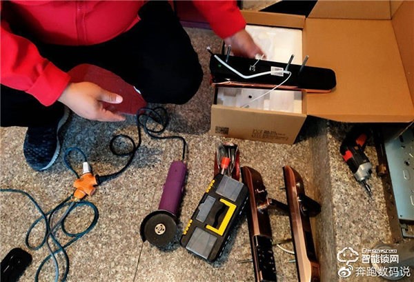 3D人臉識別開門，給家全方位守護：德施曼R8人臉智能鎖體驗