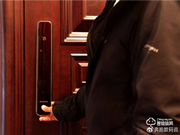 3D人臉識別開門,給家全方位守護:德施曼R8人臉智能鎖體驗