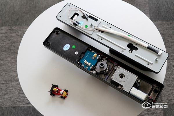 指靜脈識別+視頻語音對講，安全“看”得見：樸墅P89指靜脈智能鎖評測體驗