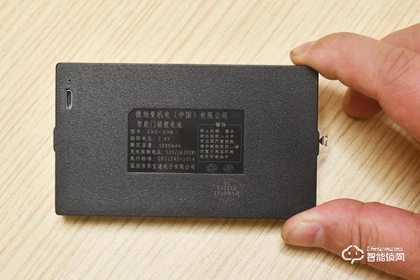 程序員給防盜門加裝3D人臉識別，人到門前自動開鎖，無光也能識別