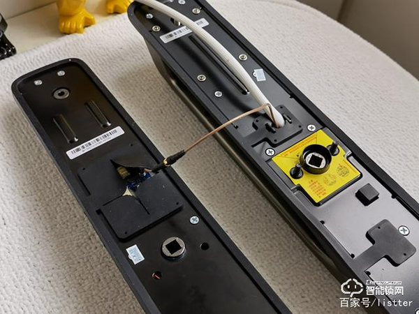 自從裝了帶可視貓眼的智能門(mén)鎖，再也不用擔(dān)心女朋友一個(gè)人在家了