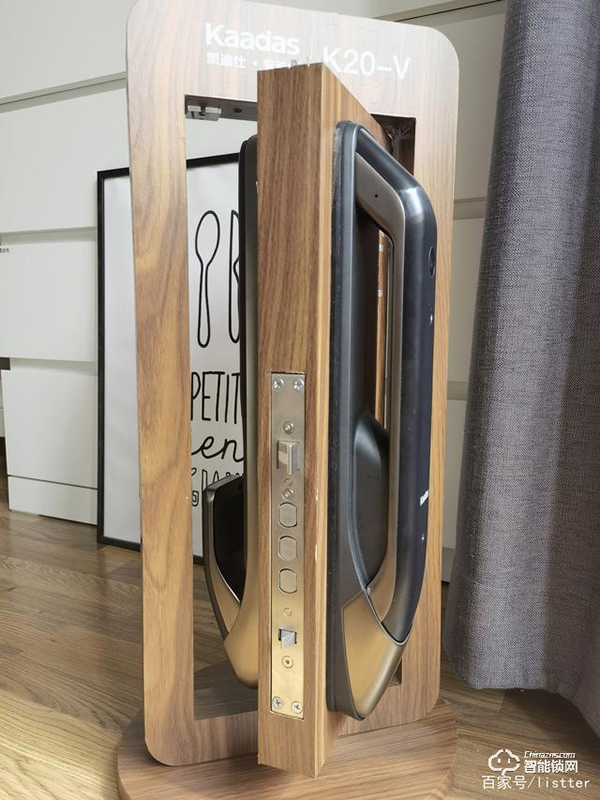 自從裝了帶可視貓眼的智能門(mén)鎖,再也不用擔(dān)心女朋友一個(gè)人在家了 自從裝了帶可視貓眼的智能門(mén)鎖,再也不用擔(dān)心女朋友一個(gè)人在家了