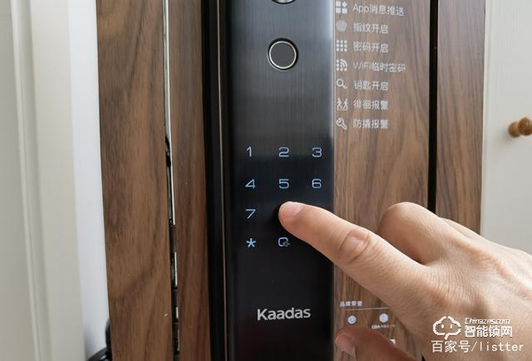 自從裝了帶可視貓眼的智能門(mén)鎖，再也不用擔(dān)心女朋友一個(gè)人在家了