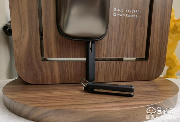 自從裝了帶可視貓眼的智能門(mén)鎖，再也不用擔(dān)心女朋友一個(gè)人在家了