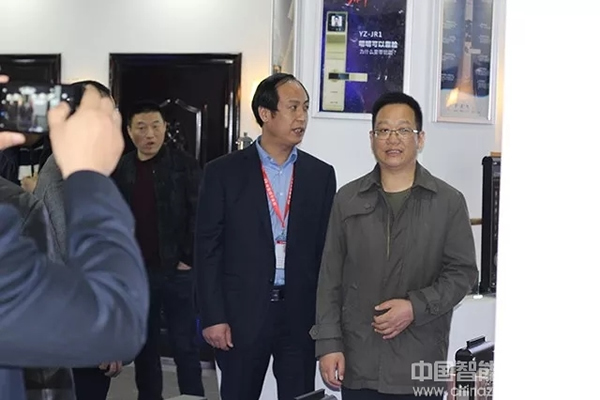 中國揚子集團黨委書記攜黨組成員一行考察揚子智能鎖