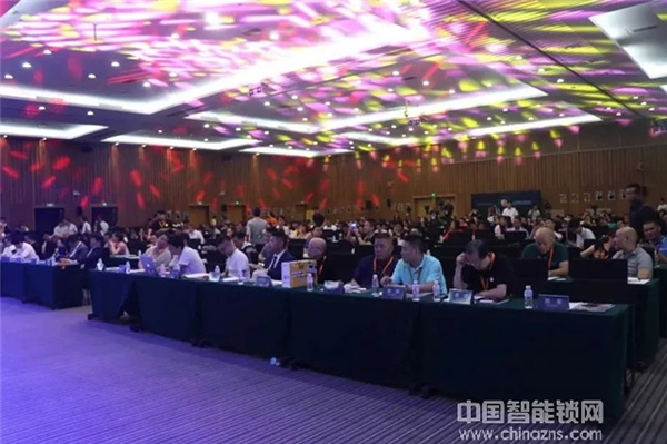 祝賀九萬里智能鎖榮獲2018“葵花獎” 引領行業(yè)蓬勃發(fā)展