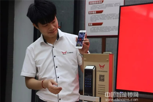 祝賀九萬里智能鎖榮獲2018“葵花獎” 引領行業(yè)蓬勃發(fā)展