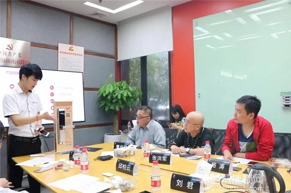 祝賀九萬里智能鎖榮獲2018“葵花獎” 引領行業(yè)蓬勃發(fā)展