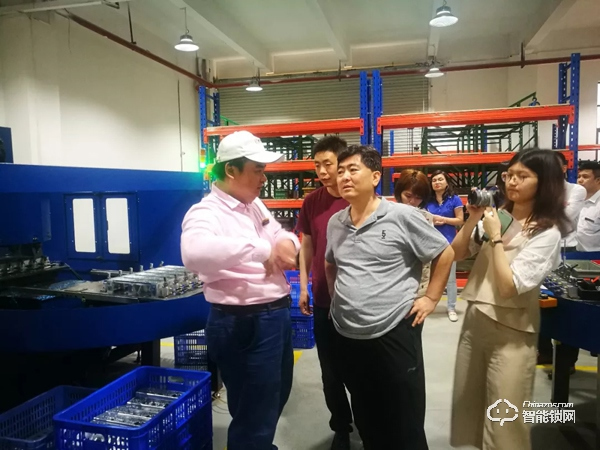 恒昱智暢:用先進設備助力生產智造 | 2019中國建博葵花獎調研團走訪實錄 恒昱智暢:用先進設備助力生產智造 | 2019中國建博葵花獎調研團走訪實錄