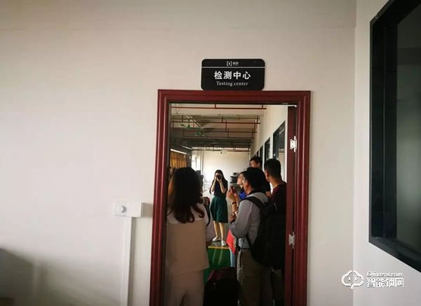 楊格鎖業(yè):一生只做一件事,專心做好智能鎖 | 2019中國建博葵花獎調(diào)研團走訪實錄 楊格鎖業(yè):一生只做一件事,專心做好智能鎖 | 2019中國建博葵花獎調(diào)研團走訪實錄