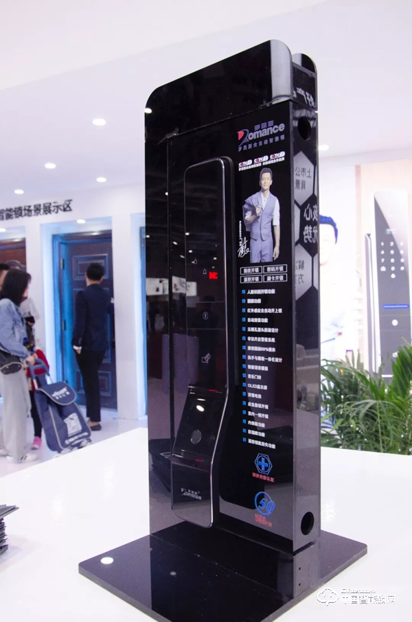 羅曼斯“高調”亮相2019上海建博會,實力引領行業升級! 羅曼斯“高調”亮相2019上海建博會,實力引領行業升級!