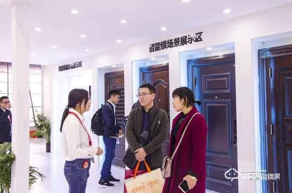 羅曼斯“高調”亮相2019上海建博會,實力引領行業升級! 羅曼斯“高調”亮相2019上海建博會,實力引領行業升級!