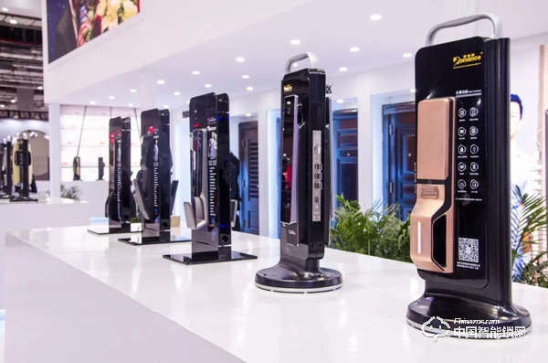 羅曼斯“高調”亮相2019上海建博會,實力引領行業升級! 羅曼斯“高調”亮相2019上海建博會,實力引領行業升級!