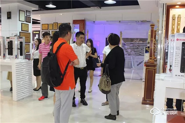 中國智能鎖行業考察行之走進櫻花指紋鎖 中國智能鎖行業考察行之走進櫻花指紋鎖
