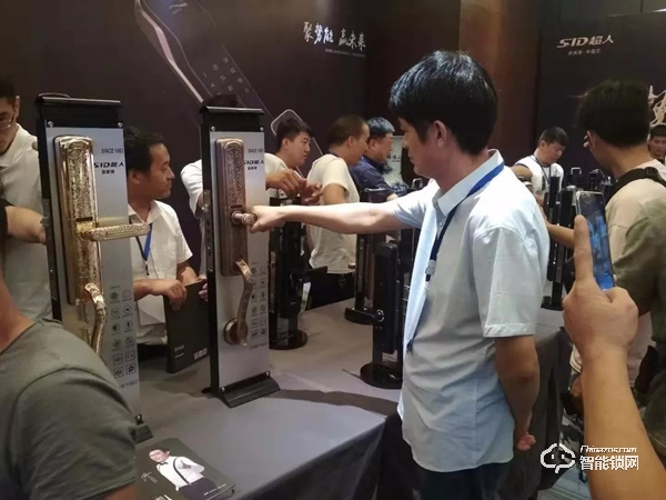 新品X1訂單火爆,超人智能鎖高峰論壇——河南站圓滿成功 新品X1訂單火爆,超人智能鎖高峰論壇——河南站圓滿成功