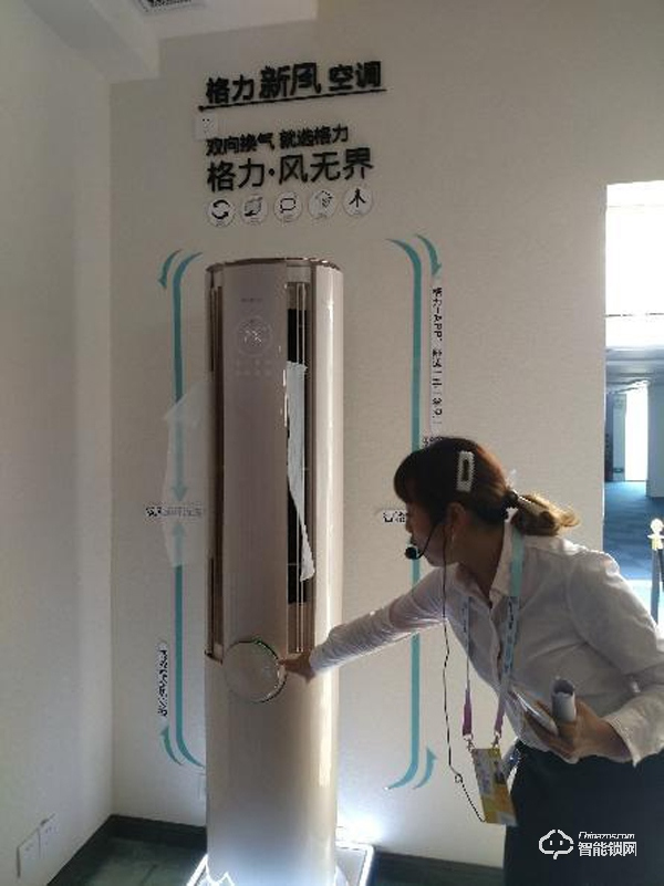 這不單單是一個(gè)智能門鎖，打開房門就能進(jìn)入“回家模式”