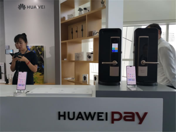 華為Mate30系列國內發(fā)布會直擊!青稞智能鎖同臺亮相 華為Mate30系列國內發(fā)布會直擊!青稞智能鎖同臺亮相